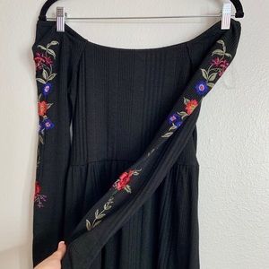 NWT Francesca’s Off the shoulder embroidered dress